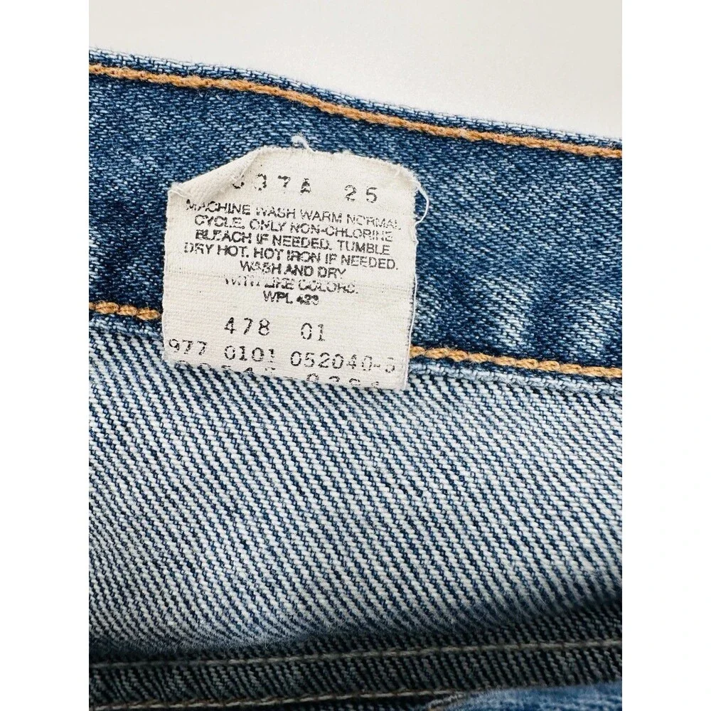 Levis levis 977